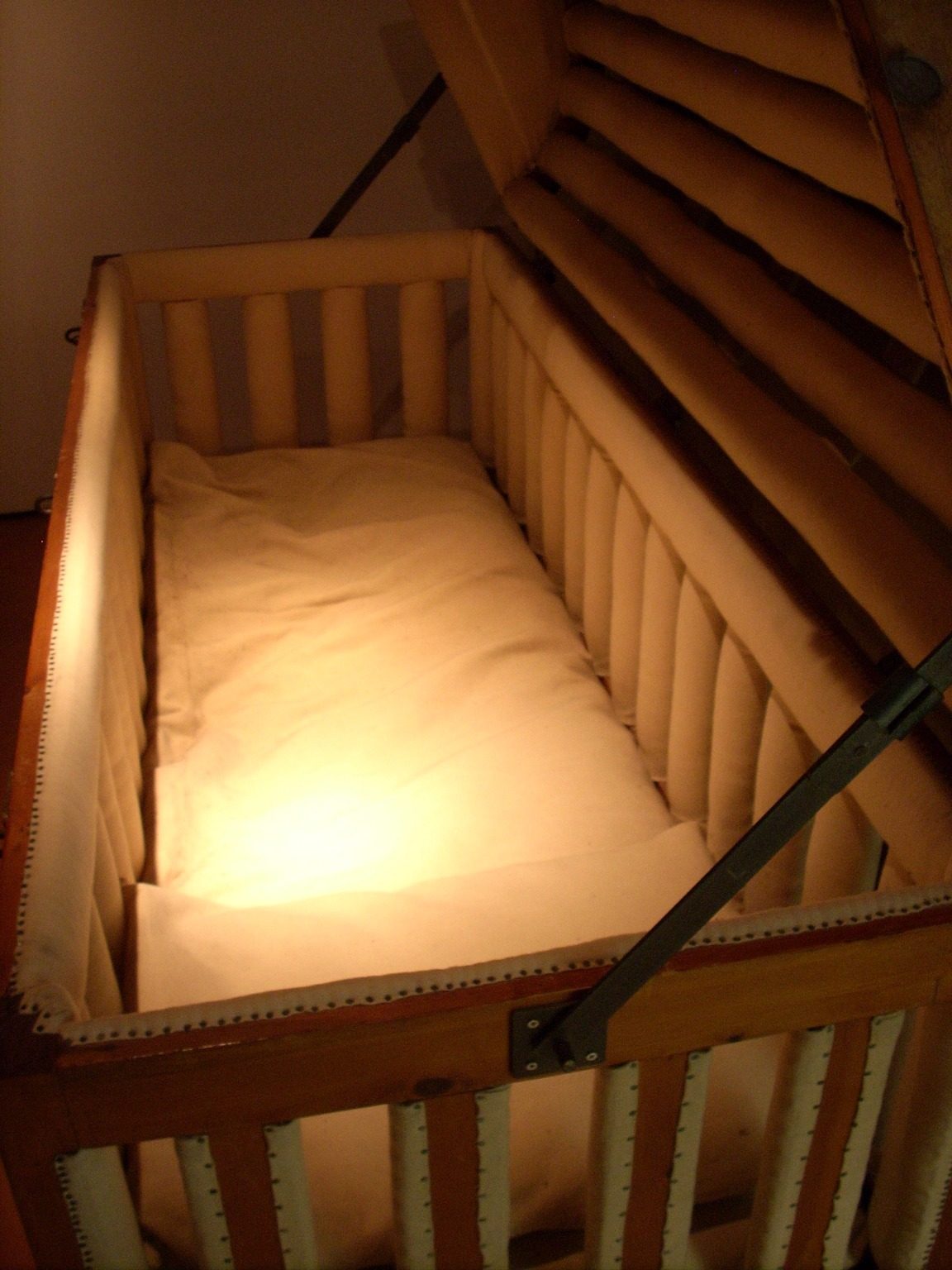 Cage bed, Museum Dr Guislain, Gand - 2.JPG